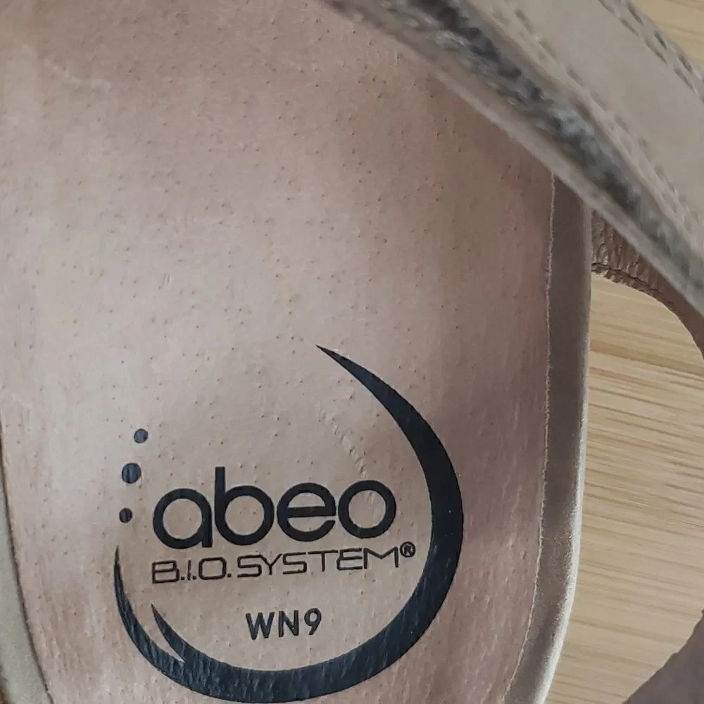 abeo B.I.O. System Sloane Leather Flat Sandals Tan Size 9N